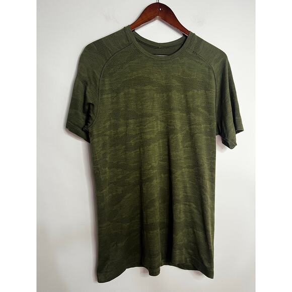 Lululemon Men’s Large Green Short Sleeve Pullover Metal Vent Activewear Shirt - Picture 1 of 5